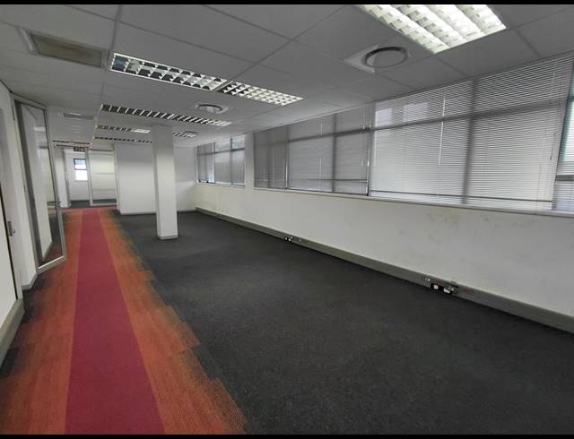 209M² OFFICE TO LET IN BRYANSTON